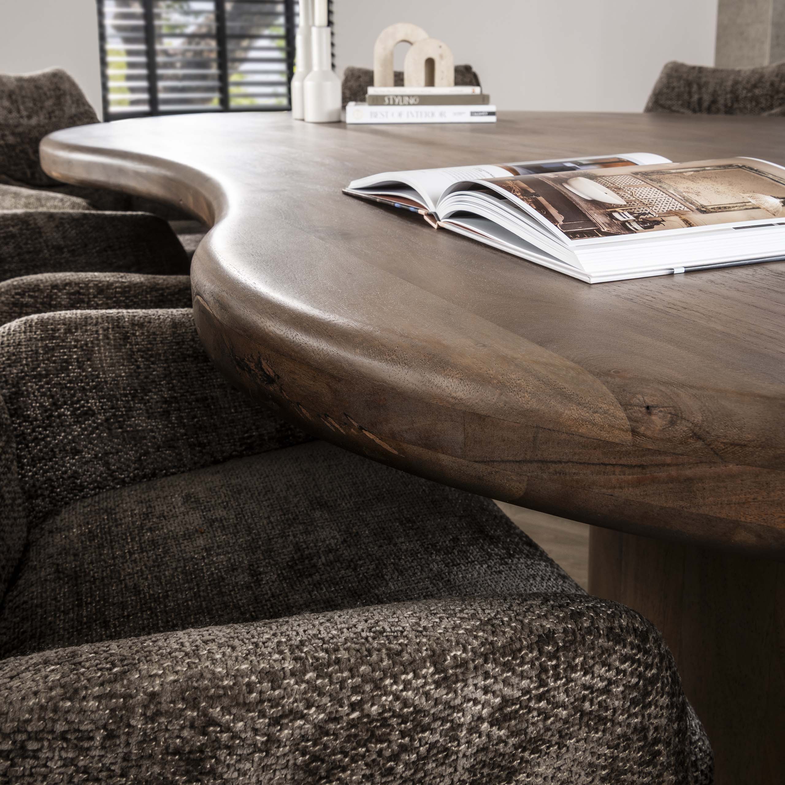 Mesa de comedor Escultura en forma de riñón 244x165 - Acacia maciza marrón