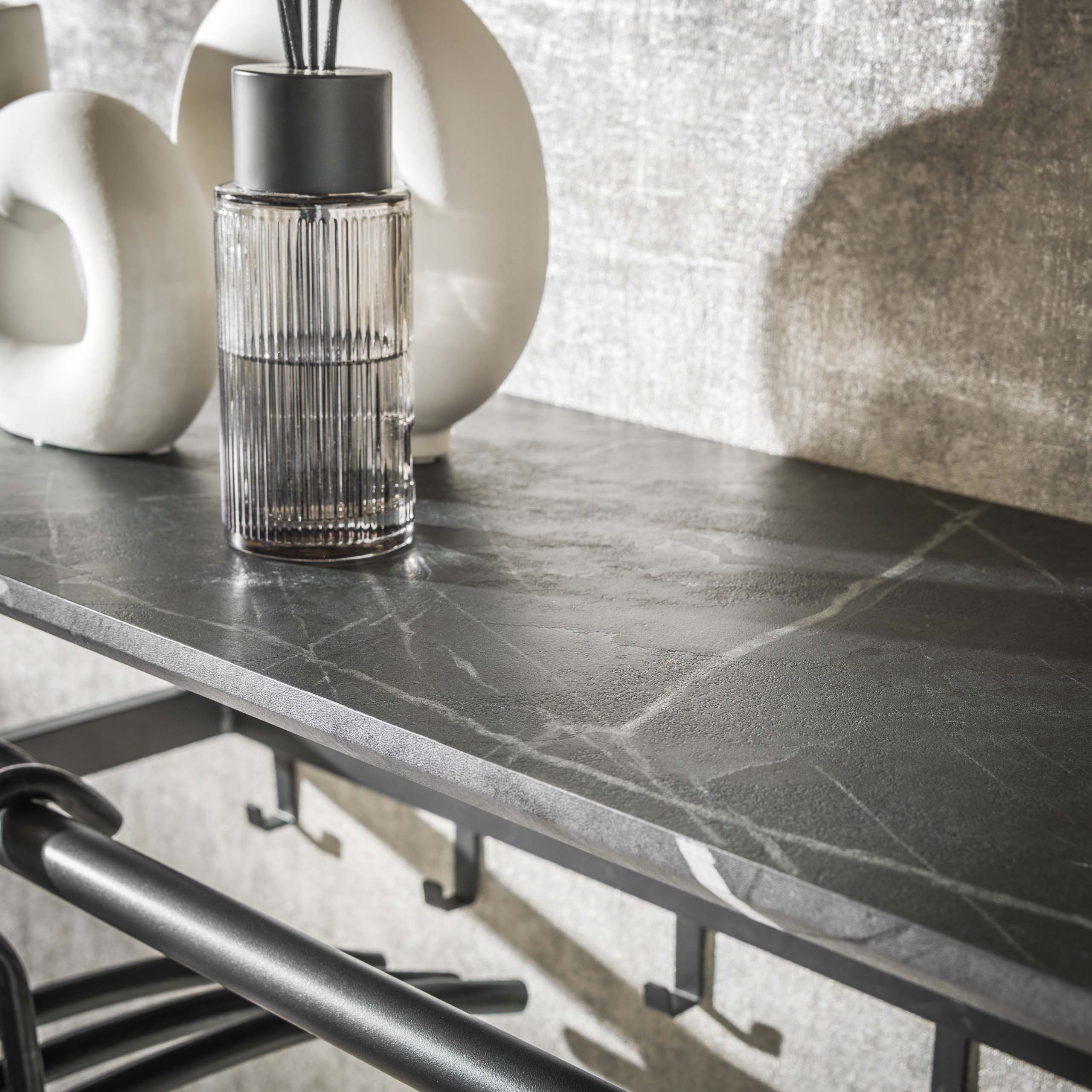 Perchero barra 6 acodada / 3D negro marrón