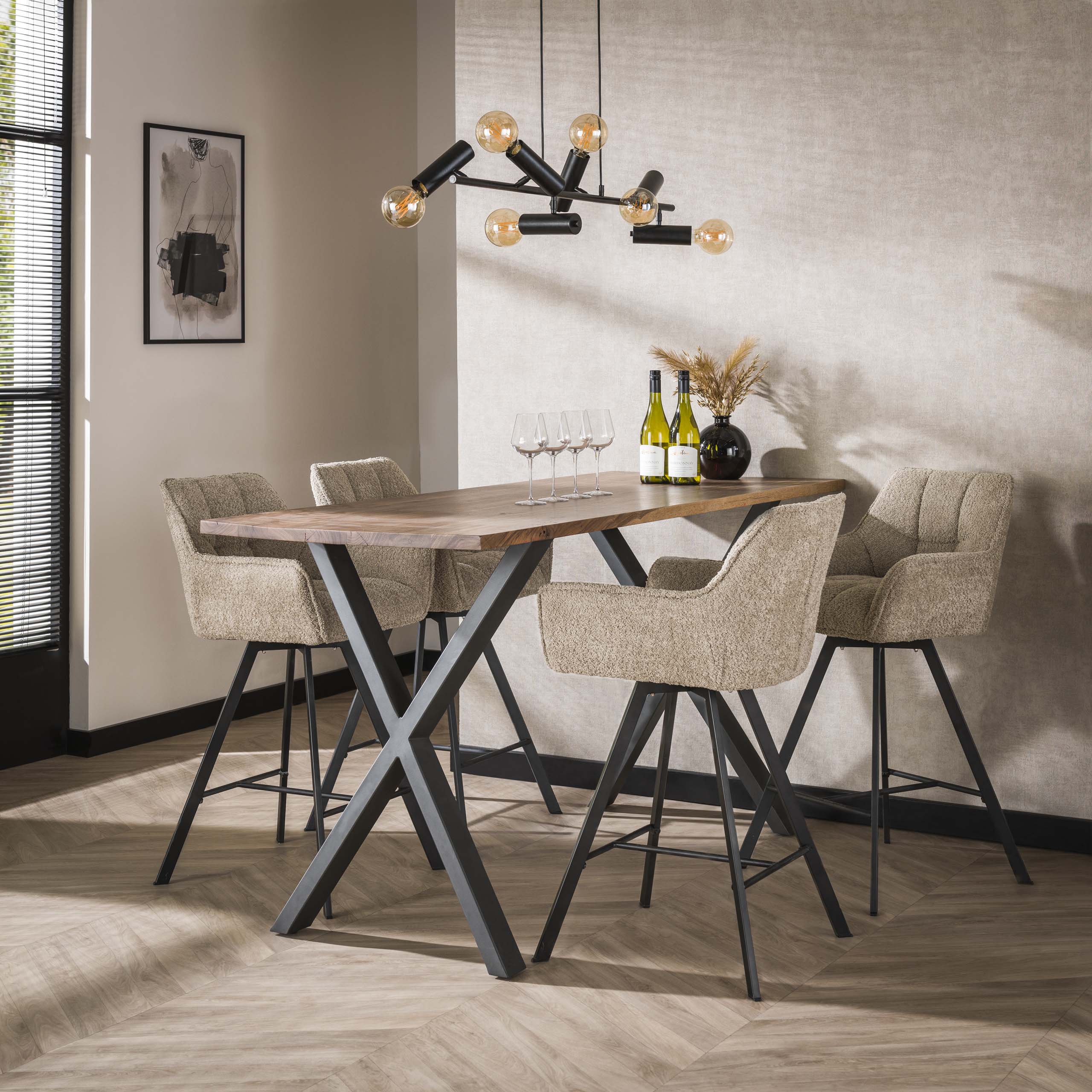 Silla de bar con rejilla giratoria. VPE2 / Boucle color arena