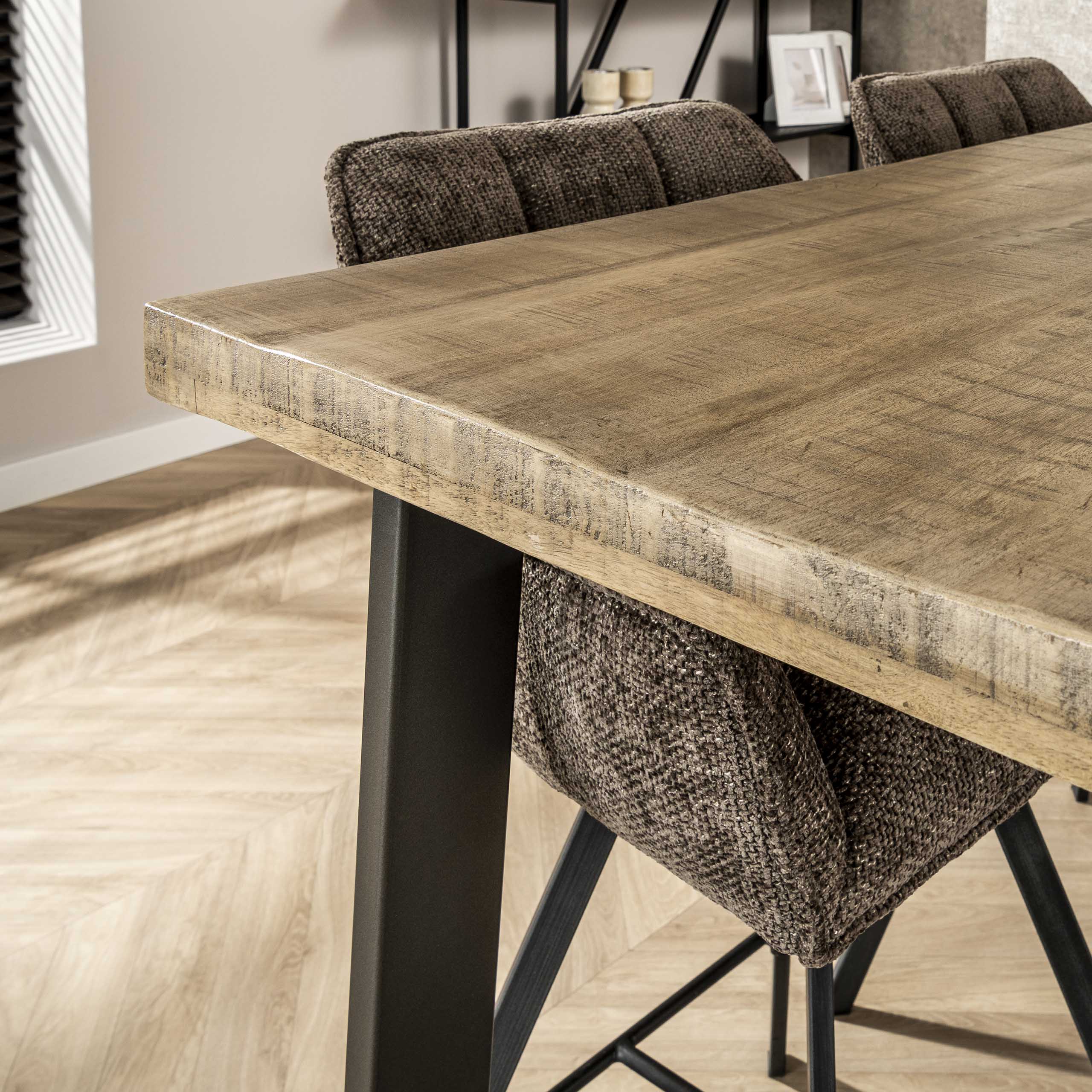 Mesa alta 135x70 trapezoidal maciza / Mango macizo blanco antiguo