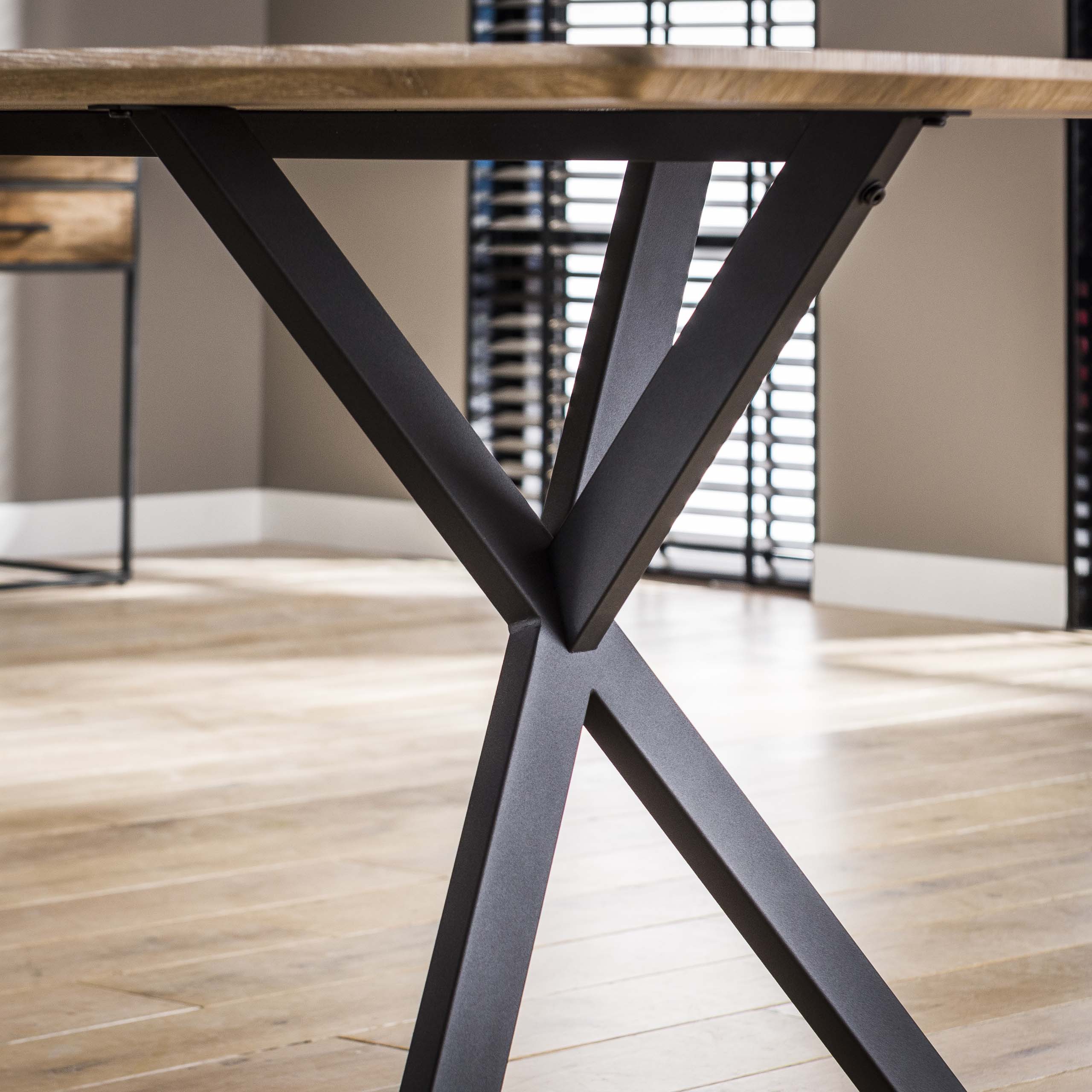 Mesa de comedor 190 tapa ovalada estructura con revestimiento de polvo negro / Roble 3D lavado antiguo