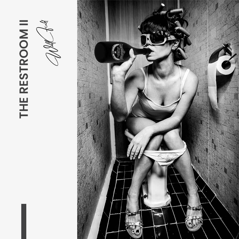 The Restroom II – Vidrio