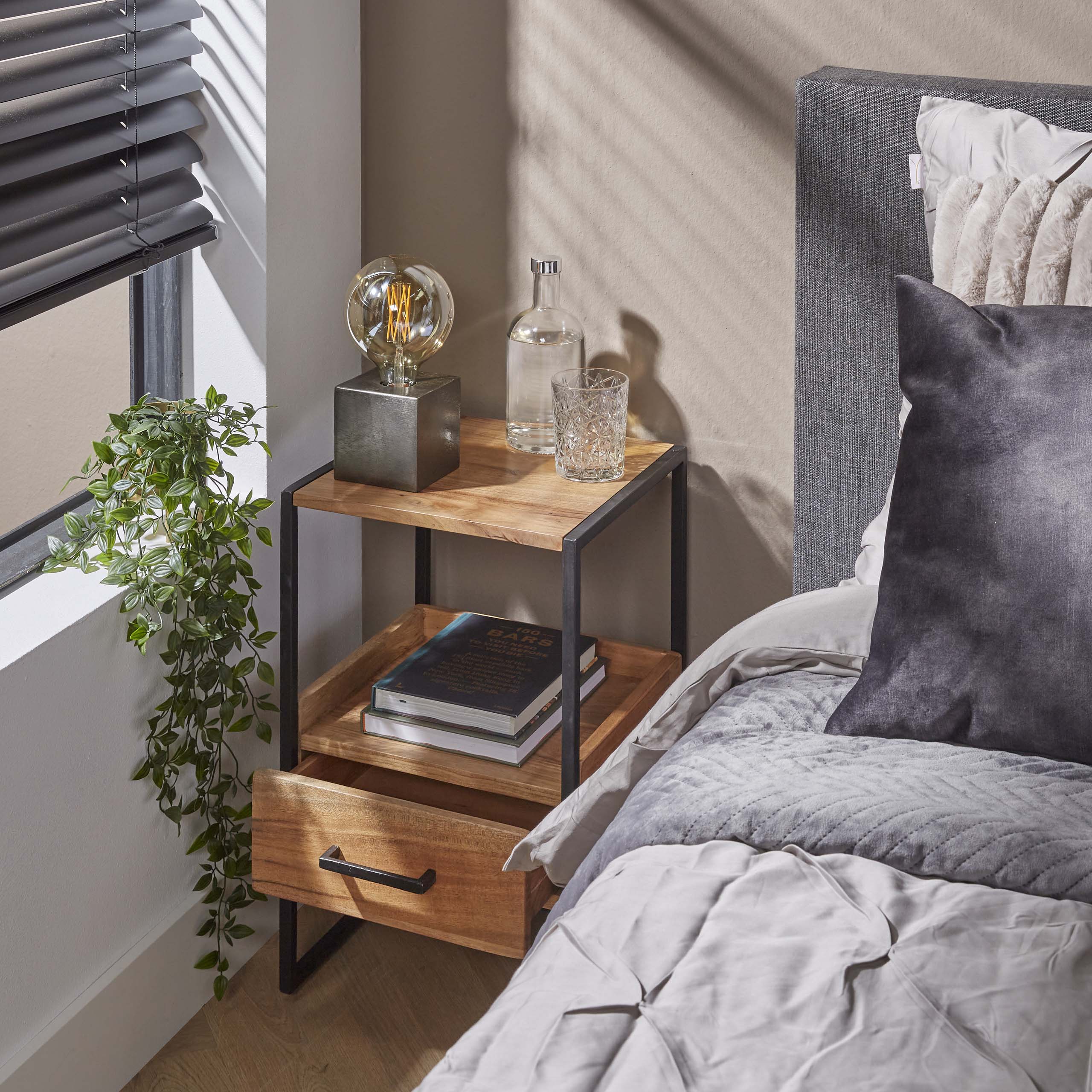 Mesita de noche 1L XS nicho / Acacia maciza natural