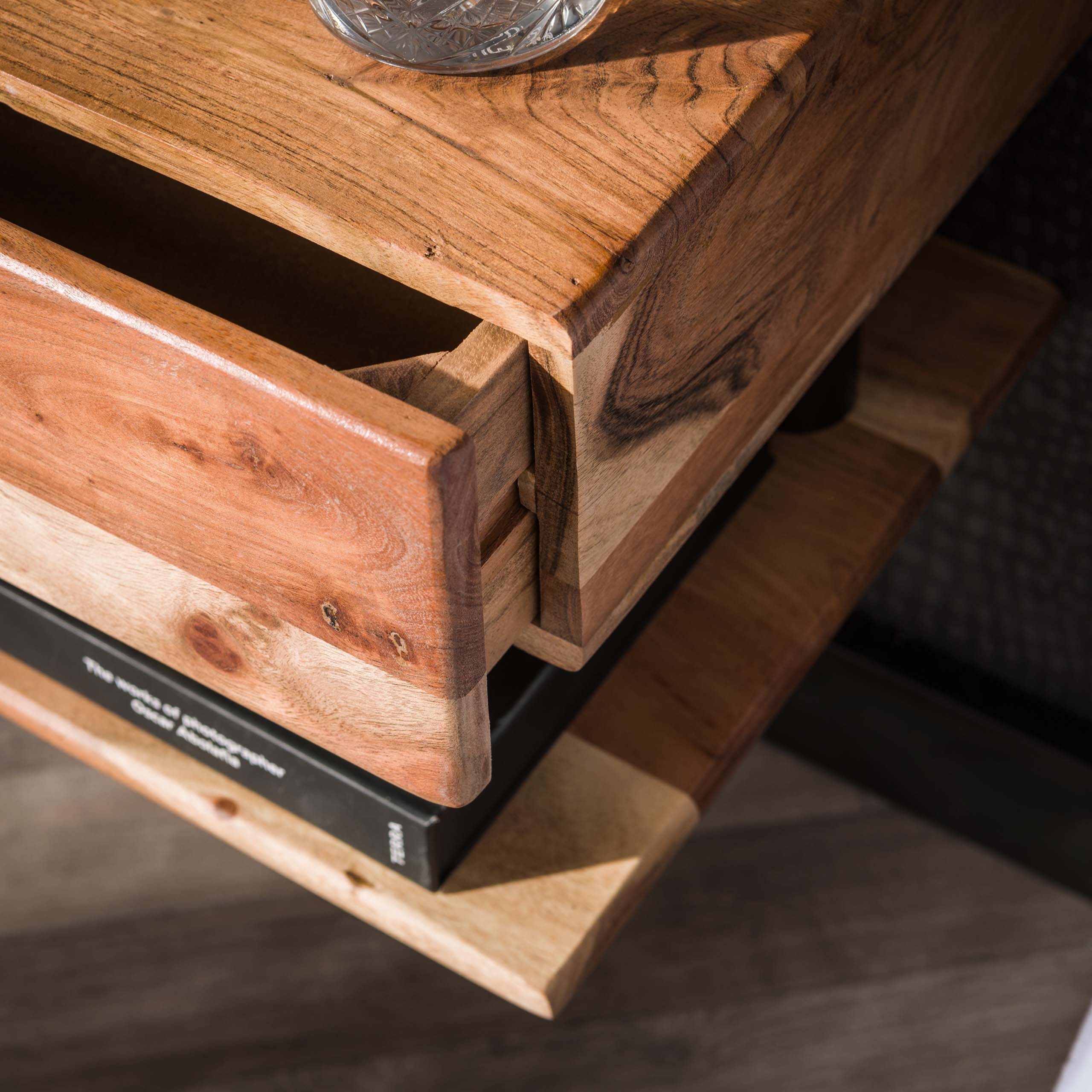 Mesita de noche estante 1L / Acacia maciza natural
