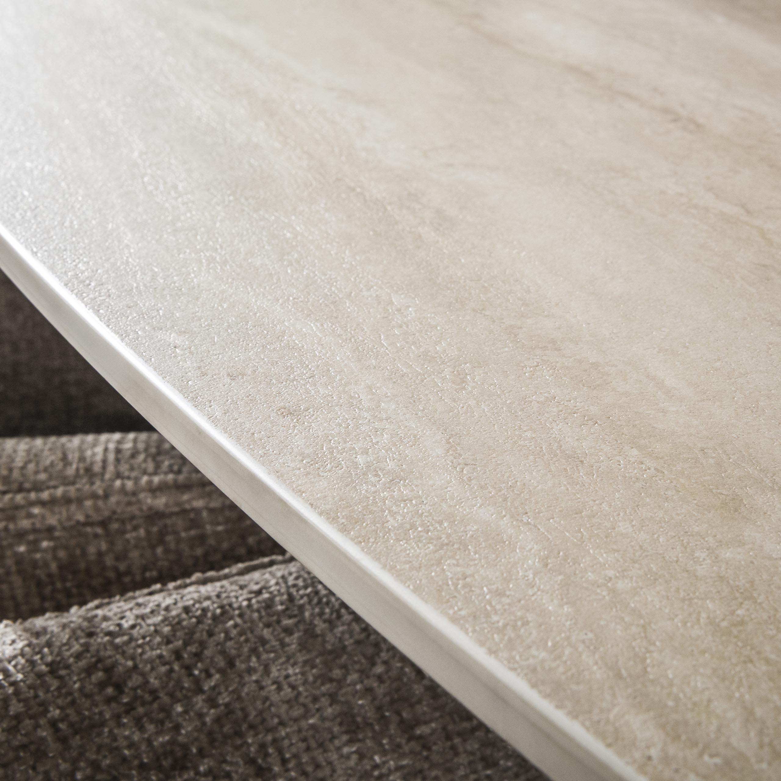 Mesa de comedor ovalada Romano Cross 215 cm - travertino cerámico 3D