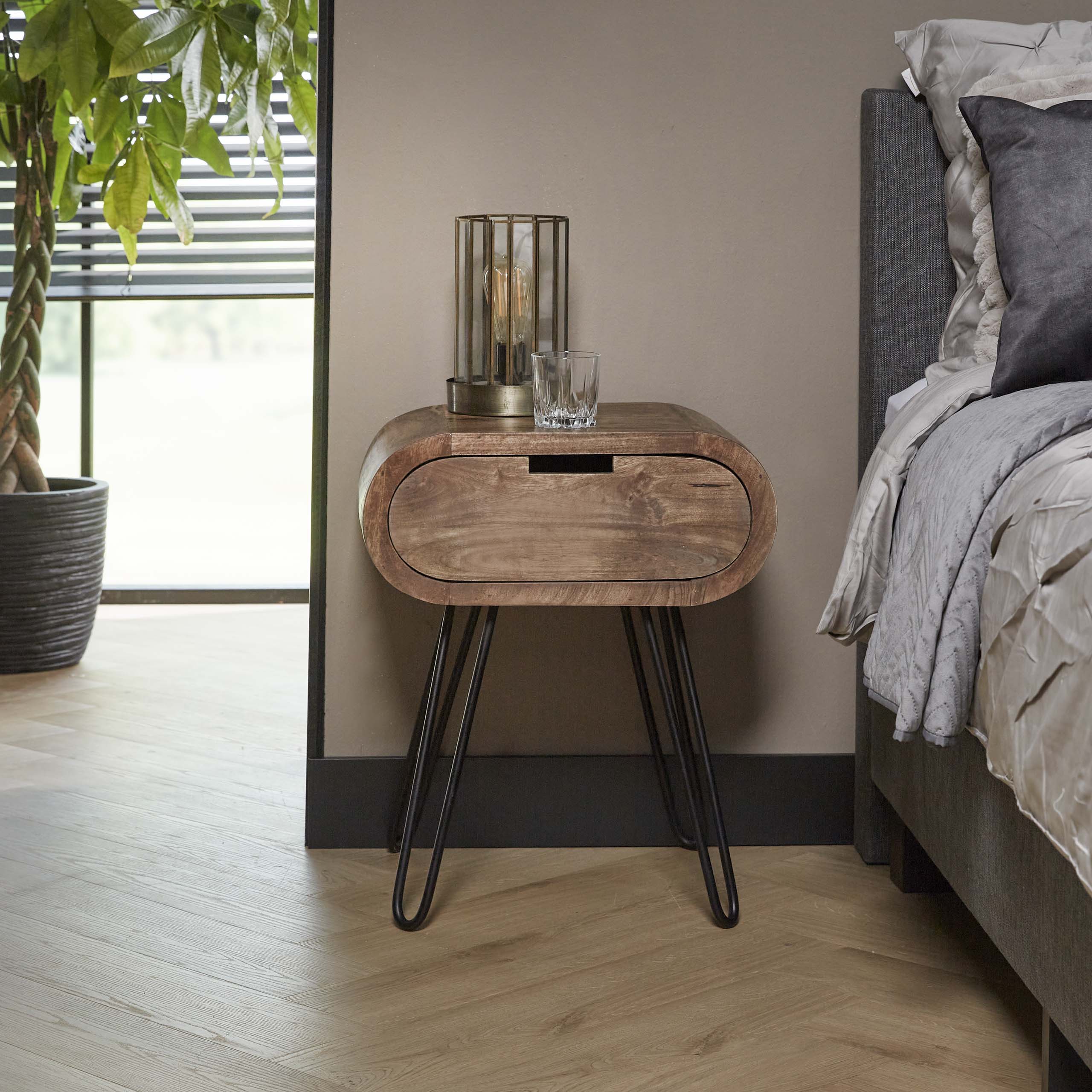 Mesita de noche barril 1L / Mango macizo color arena