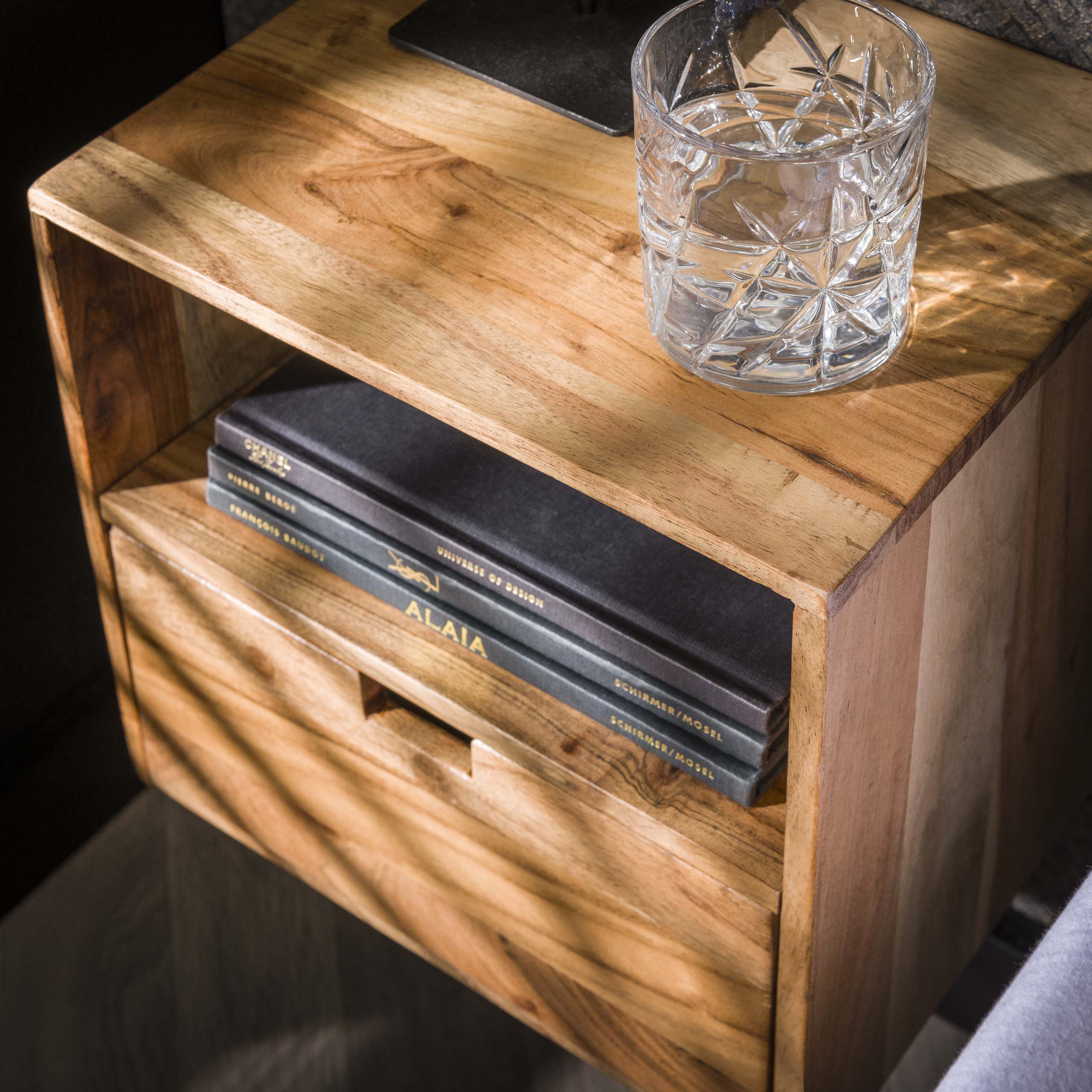 Juego de mesita de noche/2 XS colgantes planos / Acacia maciza natural