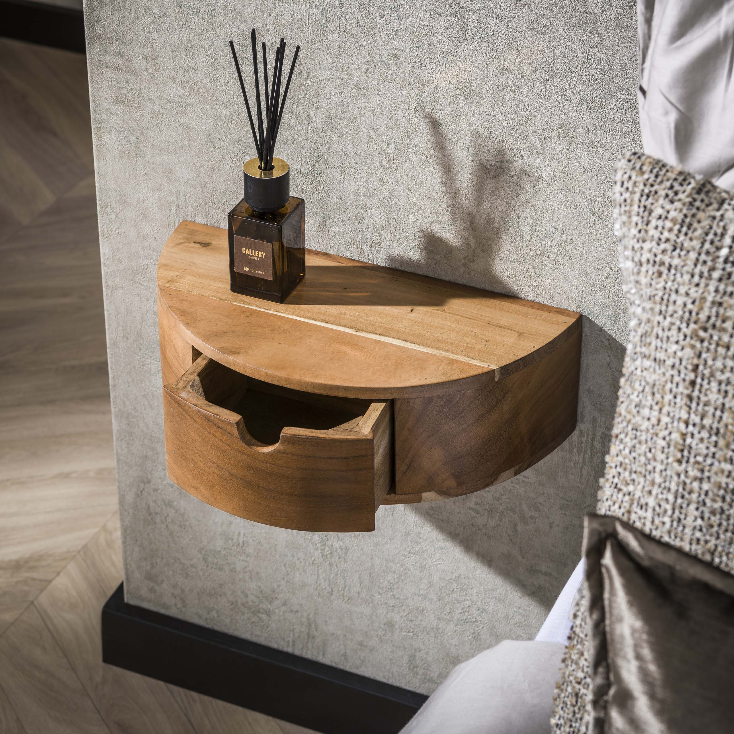 Mesita de noche Curve flotante 1 cajón - Acacia maciza