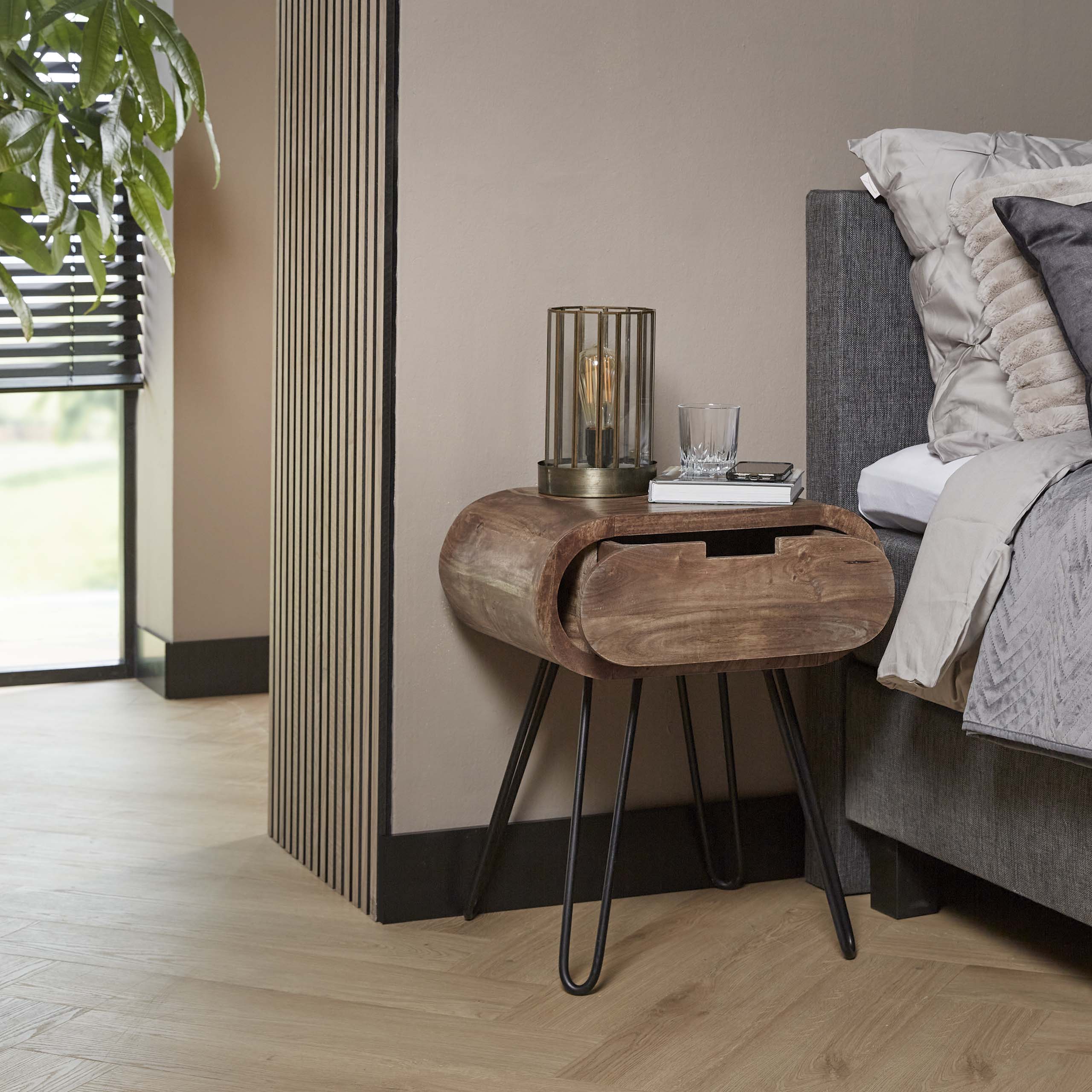 Mesita de noche barril 1L / Mango macizo color arena