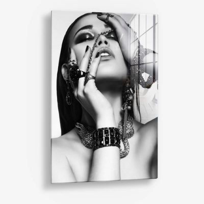 Modesty – Vidrio