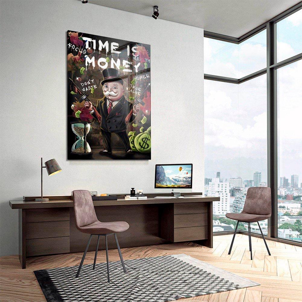 Modern interieur met design glasschilderij van motivatie met stripfiguur in hype art stijl